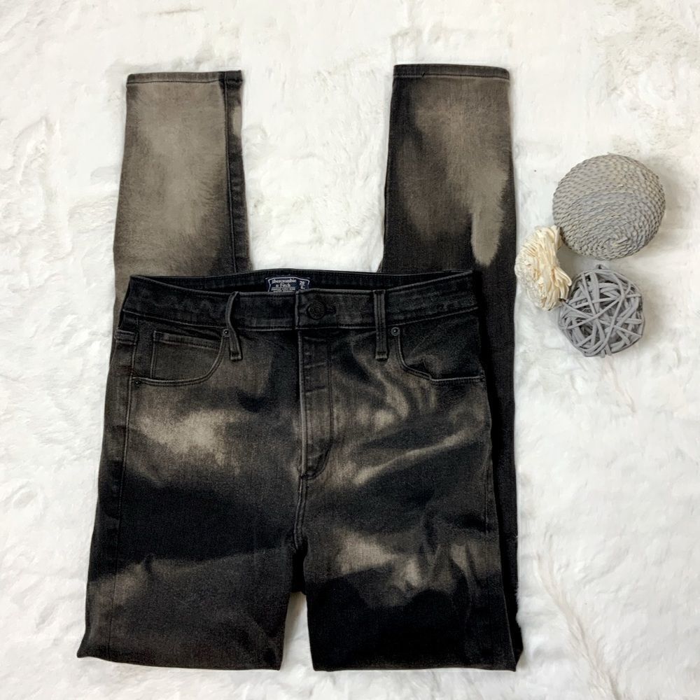 Women’s Abercrombie & Fitch bleach washed jeans